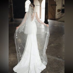 NWT Wildflower Cathedral Length Veil